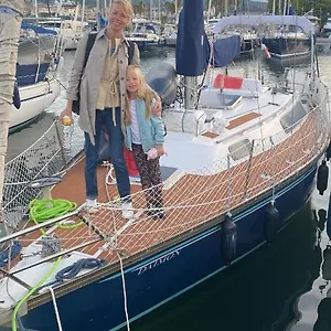Welcome Aboard Yacht Cruiser! Bateau-hôtel